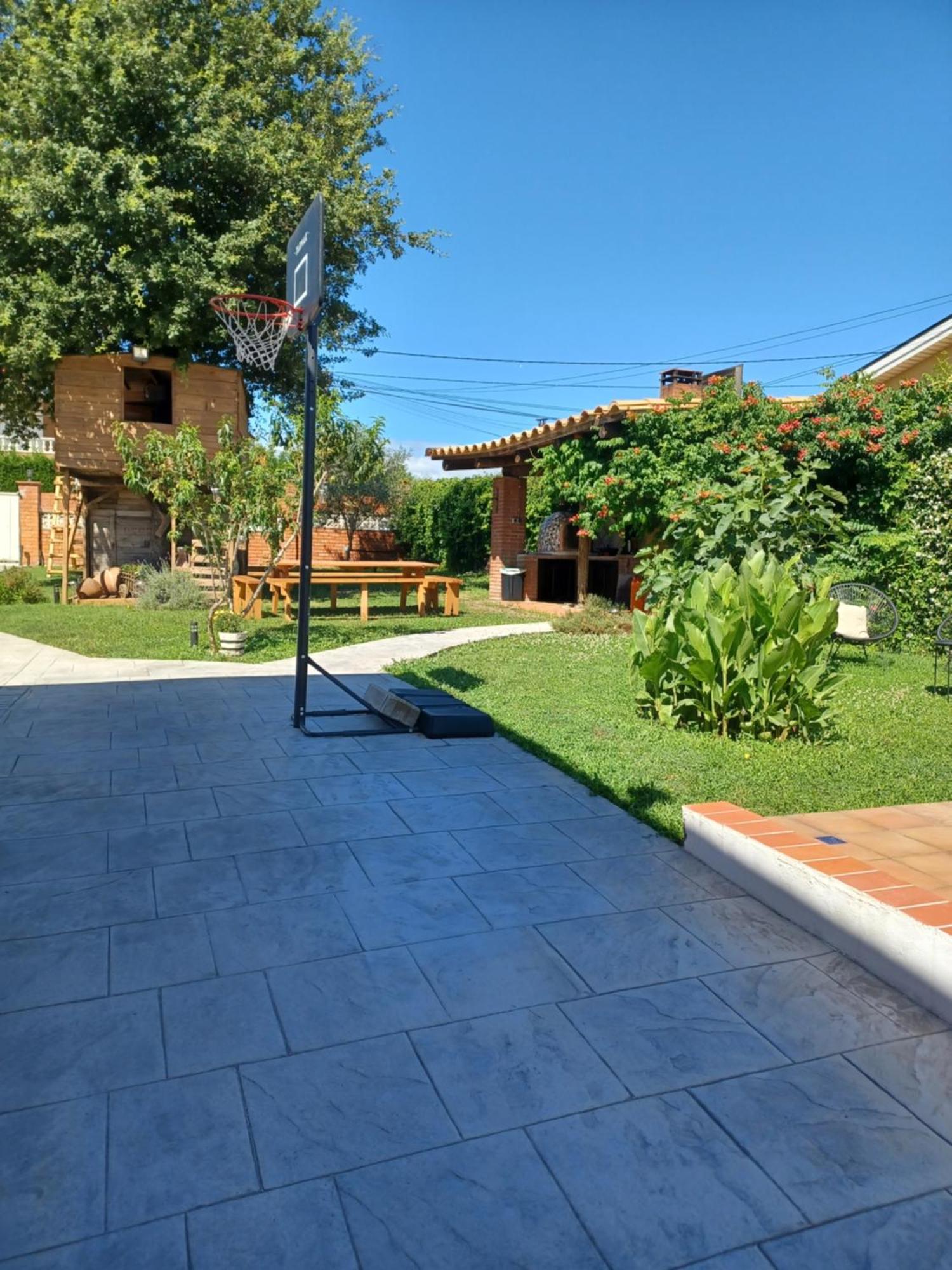Piscina De Sal Barbacoa Wifi, Parking Gratis, 3 Min Pga Casa El Roble Villa Girona Bagian luar foto